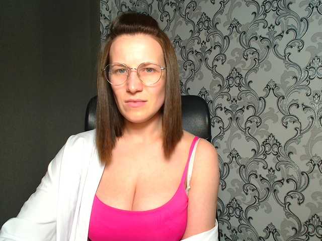 BellaKisss1 live cam on BongaCams