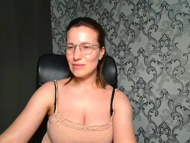 BellaKisss1 live cam on BongaCams