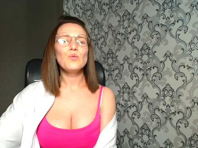 BellaKisss1 live cam on BongaCams