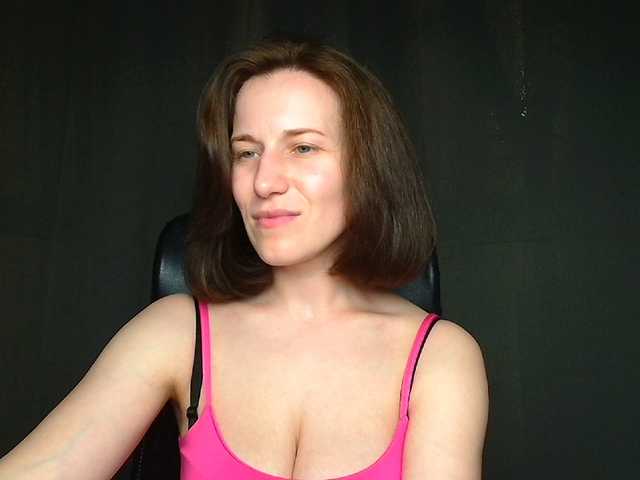 BellaKisss1 live cam on BongaCams