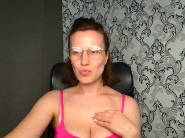 BellaKisss1 live cam on BongaCams