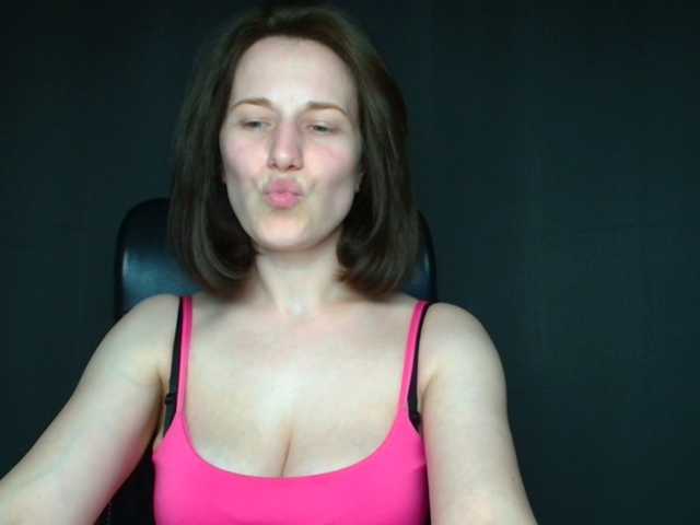 BellaKisss1 live cam on BongaCams