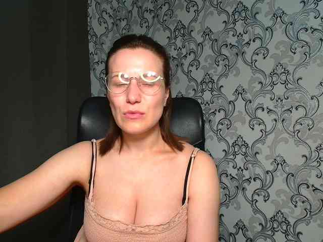 BellaKisss1 webcam