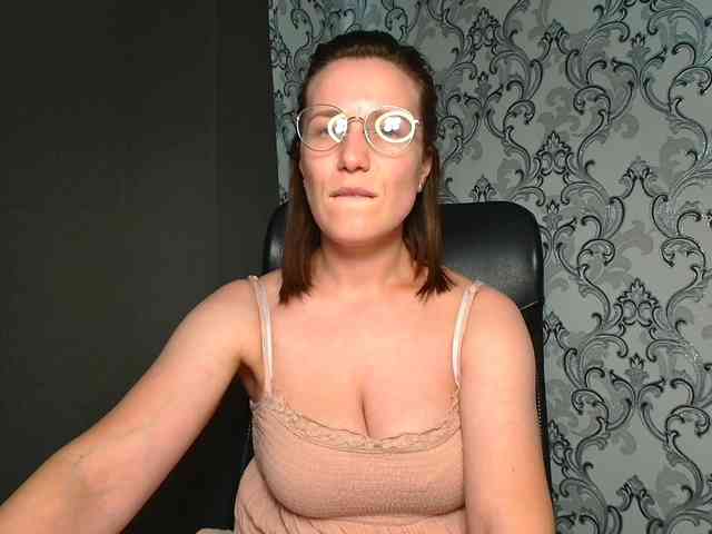 BellaKisss1 webcam