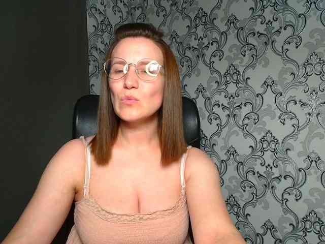 BellaKisss1 webcam