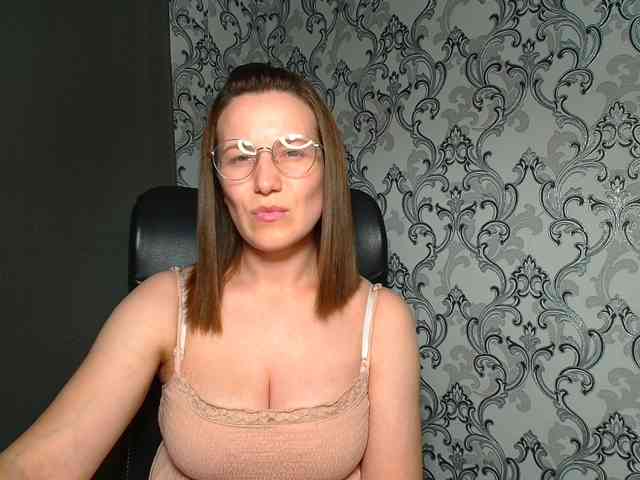 BellaKisss1 webcam
