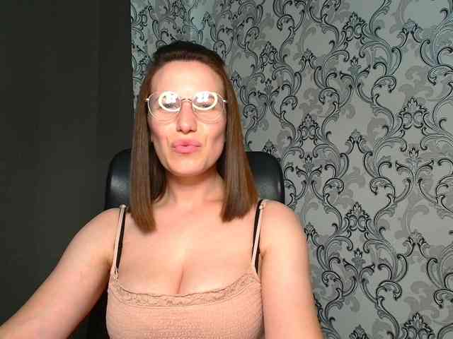 BellaKisss1 webcam