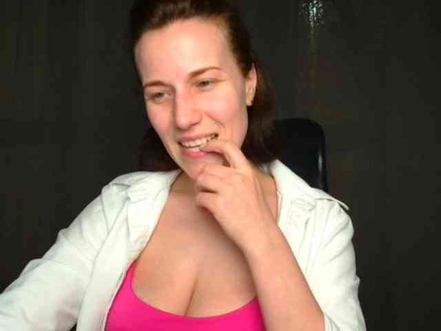 BellaKisss1 webcam