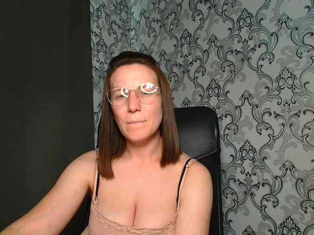 BellaKisss1 webcam
