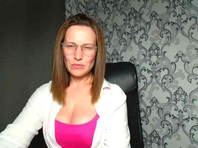 BellaKisss1 webcam