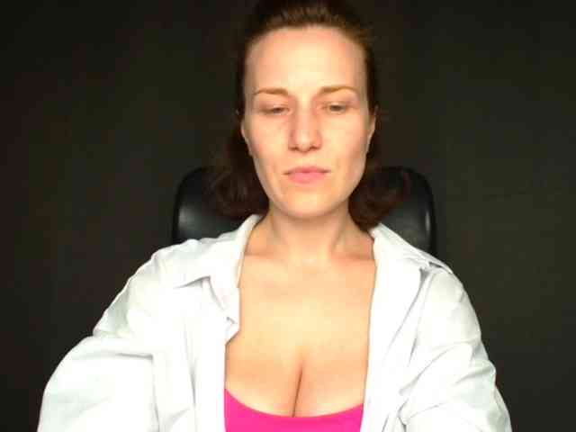 BellaKisss1 webcam