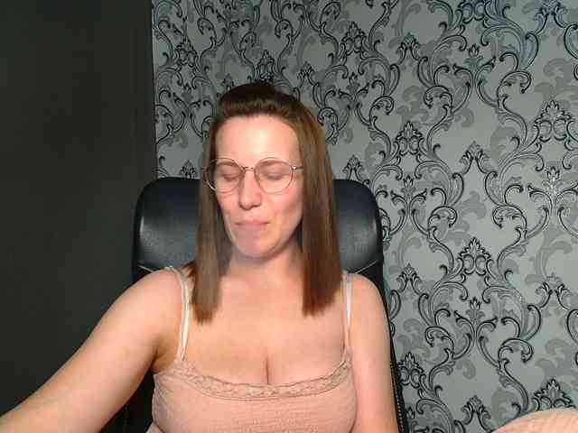 BellaKisss1 webcam