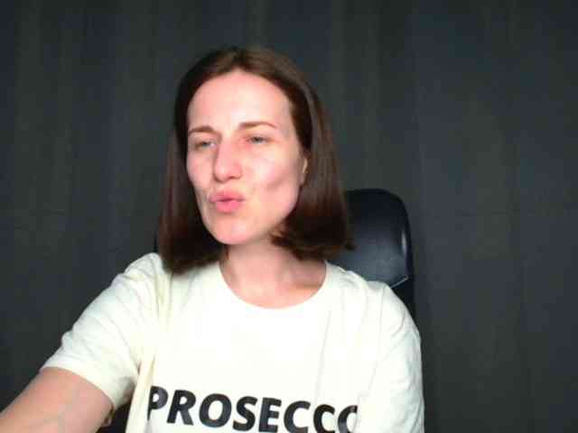 BellaKisss1 webcam