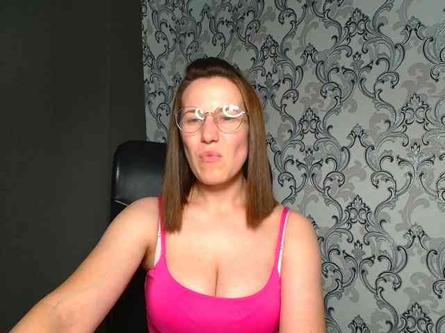 BellaKisss1 webcam