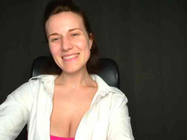 BellaKisss1 webcam