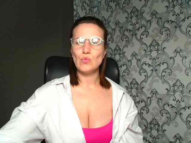 BellaKisss1 webcam