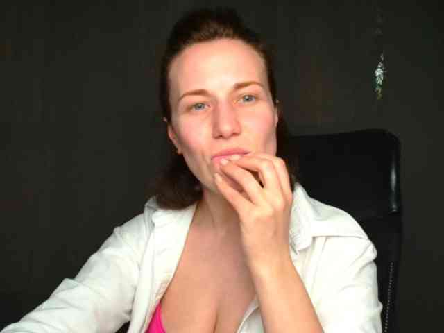 BellaKisss1 webcam