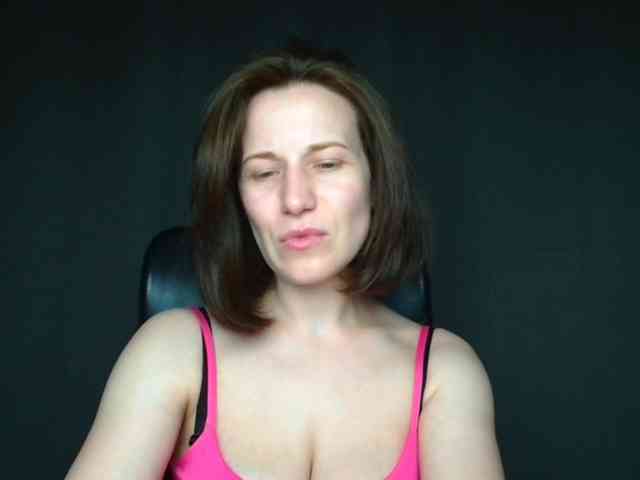 BellaKisss1 webcam