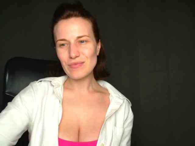 BellaKisss1 webcam