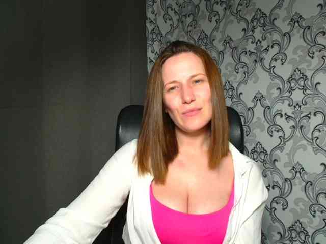 BellaKisss1 webcam