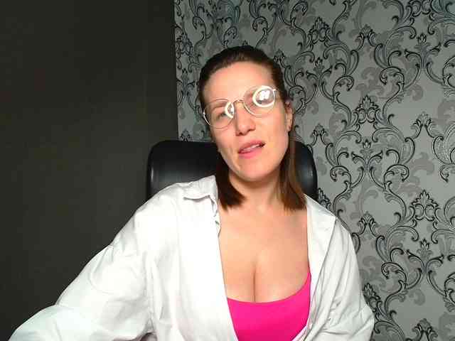BellaKisss1 webcam