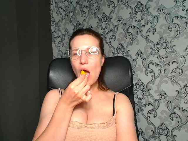 BellaKisss1 webcam