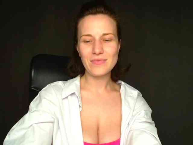 BellaKisss1 webcam