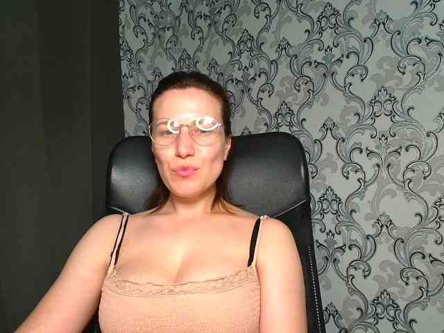BellaKisss1 webcam