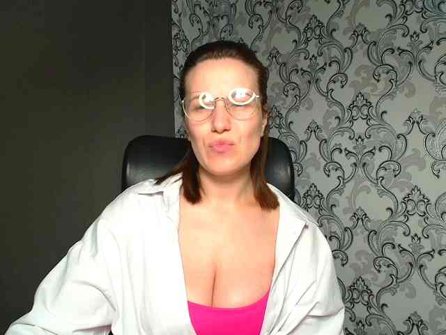 BellaKisss1 webcam