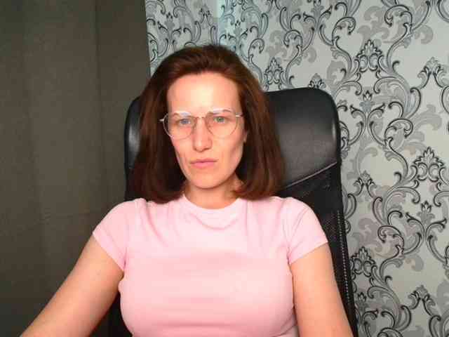 BellaKisss1 webcam