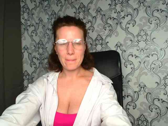 BellaKisss1 webcam