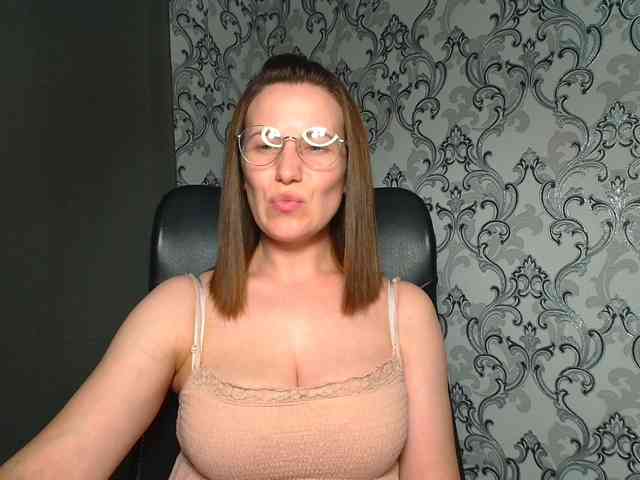 BellaKisss1 webcam