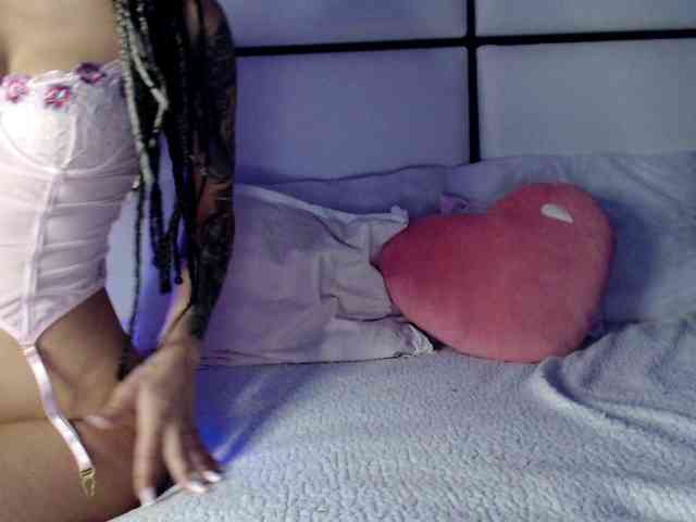 CelesteLye webcam