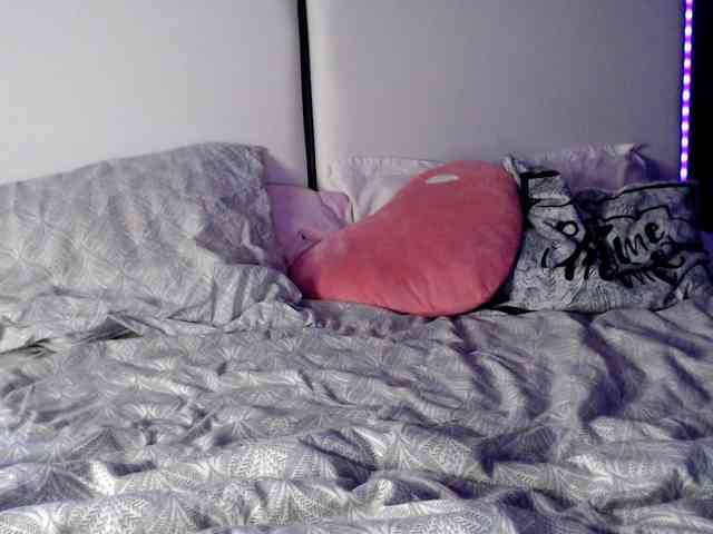 CelesteLye webcam