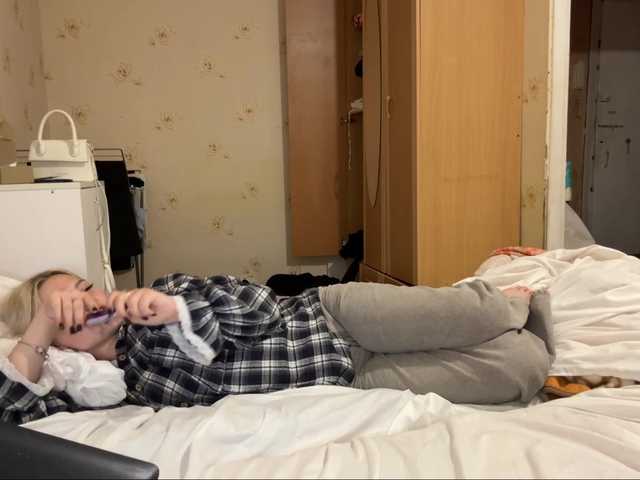 DulcieDrinkall live cam on BongaCams