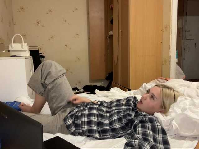 DulcieDrinkall live cam on BongaCams