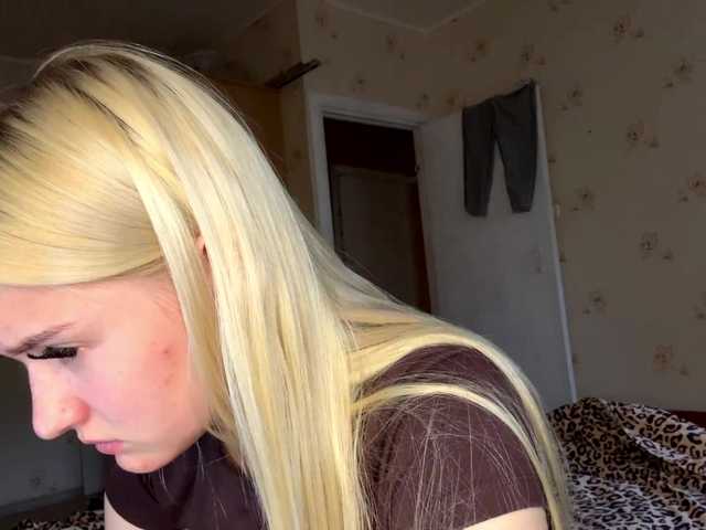 DulcieDrinkall live cam on BongaCams
