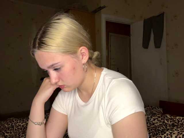 DulcieDrinkall live cam on BongaCams