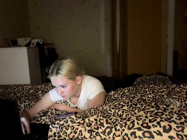 DulcieDrinkall live cam on BongaCams