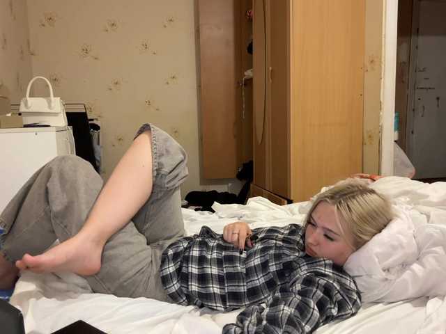 DulcieDrinkall live cam on BongaCams