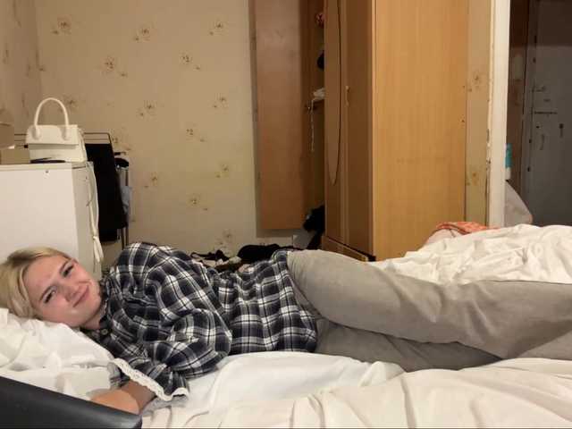 DulcieDrinkall live cam on BongaCams