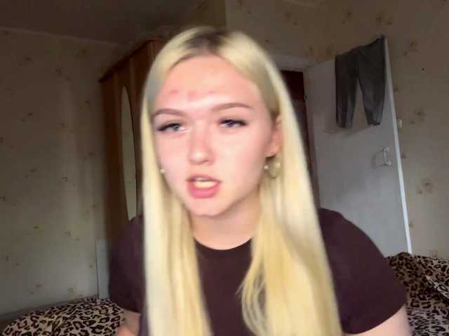 DulcieDrinkall live cam on BongaCams
