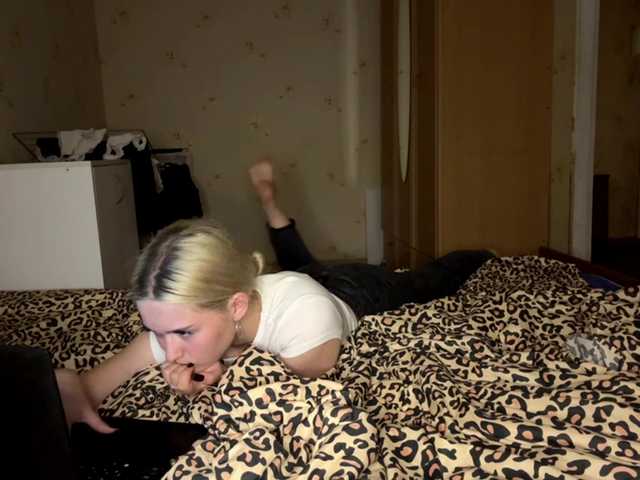 DulcieDrinkall live cam on BongaCams