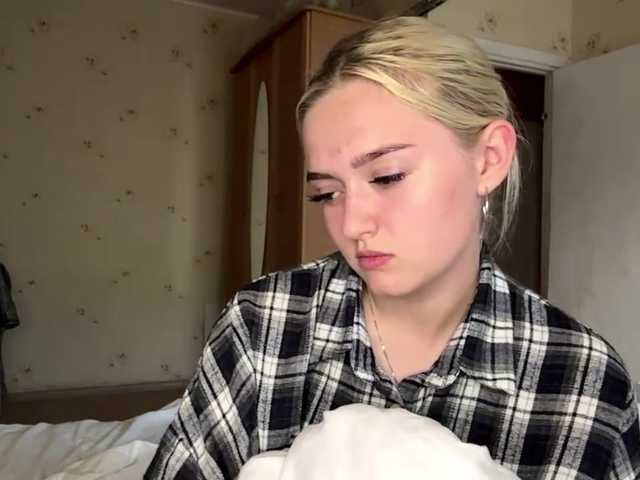 DulcieDrinkall live cam on BongaCams
