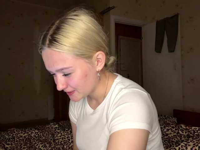 DulcieDrinkall live cam on BongaCams