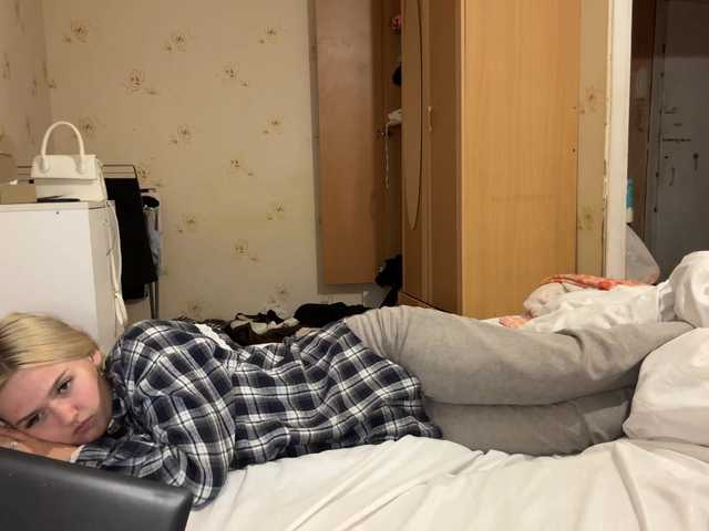 DulcieDrinkall live cam on BongaCams