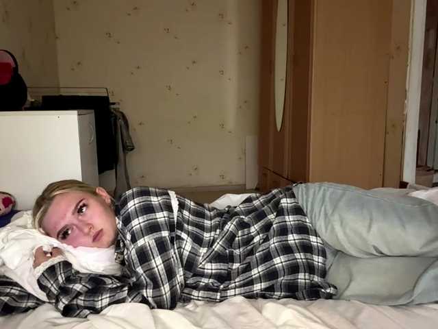 DulcieDrinkall live cam on BongaCams