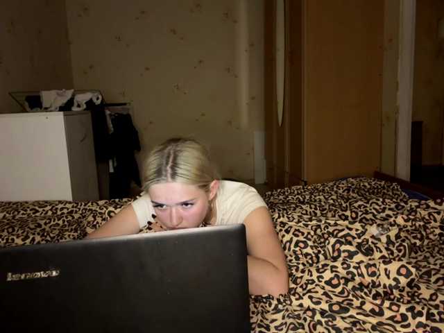 DulcieDrinkall live cam on BongaCams