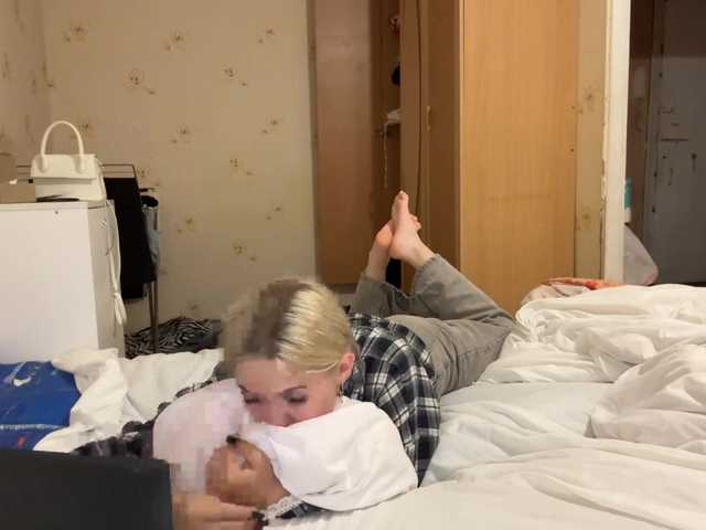 DulcieDrinkall live cam on BongaCams