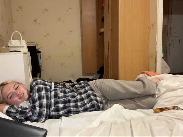 DulcieDrinkall live cam on BongaCams